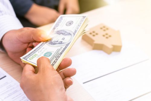 Landlords Feel the Financ…